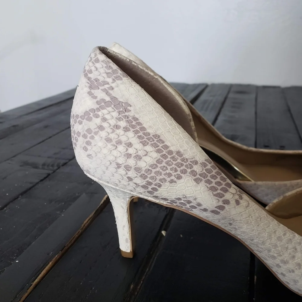 Ann Taylor Women's 9.5 Snakeskin Suede Pointed Toe Heels Beige Grey Cutout